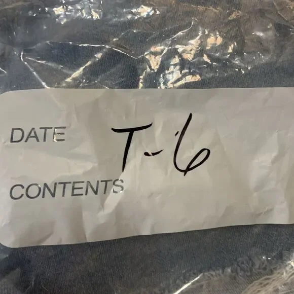 LEVIS, short shorts, size 25 waist, great condition, - Picture 10 of 10